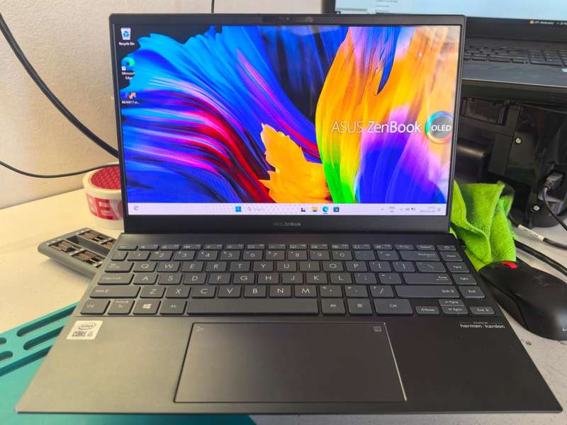 AS NEW-ASUS ZENBOOK 13 UX325E*i5-1035G4-8GB DDR4-512GB SSD-FHD-IRIS GRAPHICS