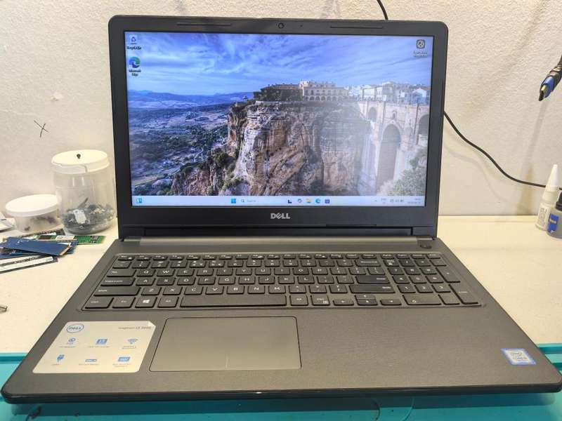 DELL VOSTRO 15 3567-i5-7200U-HD-250GB SSD-8GB DDR4