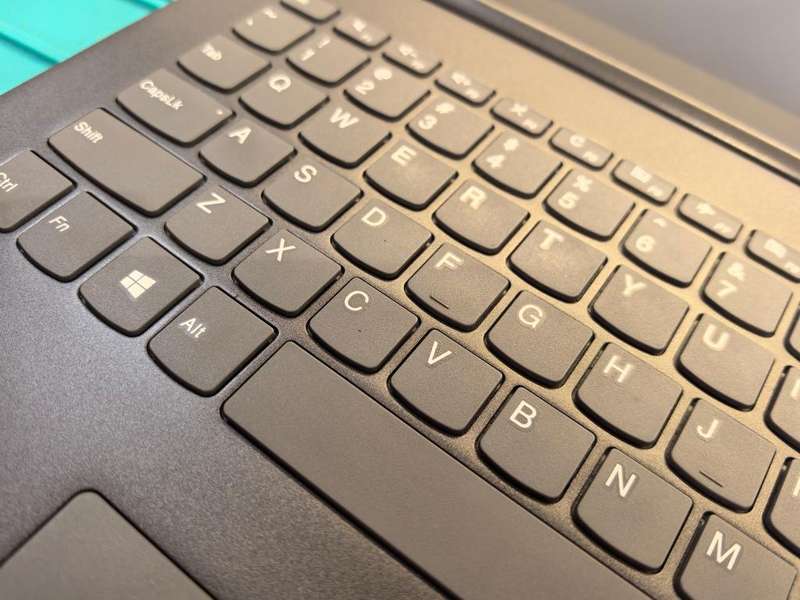 LENOVO IDEAPAD 320*i3-6006U*8GB DDR4*250GB SSD-FHD