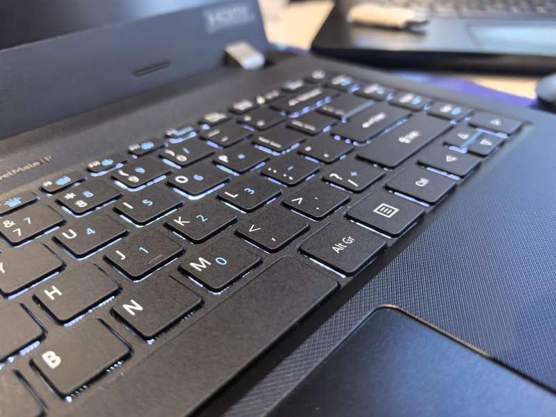 11th GEN i7-*ACER TRAVELMATE P214-i7-1165G7-16GB DDR4-512GB NVME SSD-FHD-4G LTE