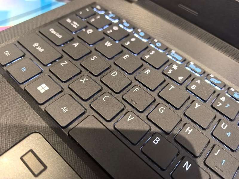 11th GEN i7-*ACER TRAVELMATE P214-i7-1165G7-16GB DDR4-512GB NVME SSD-FHD-4G LTE