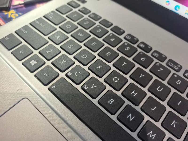 *ICE COOL TECH*FAST*ASUS X550L*i5-4200M*8GB DDR3*256GB SSD*SONICMASTER*HD-DVD