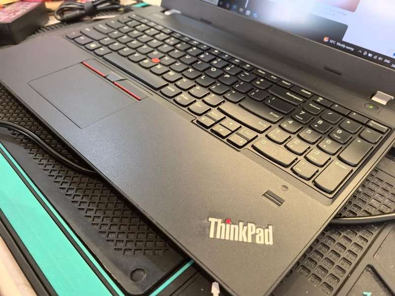 LENOVO THINKPAD E570*i3-6006U*8GB RAM*SEAGATE 250GB SSD*FHD