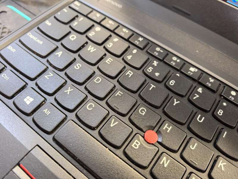 LENOVO THINKPAD E570*i3-6006U*8GB RAM*SEAGATE 250GB SSD*FHD