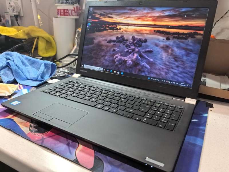 TOSHIBA PRO A50*i5-8250U*8GB DDR4*500GB SSD*HD*UHD 620-QUAD CORE