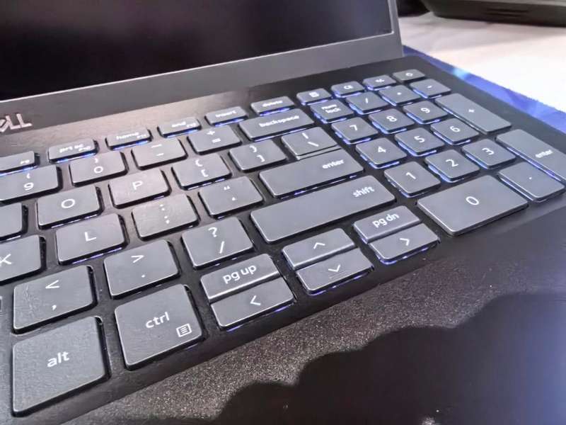QUAD CORE i5-DELL INSPIRON 5510-i5-1035G1-8GB DDR4*256GB SSD*FHD