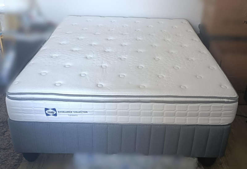Sealy Turnberry Excellence Collection - Queen bed