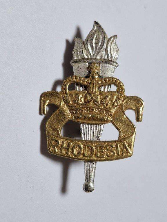 Rhodesian Educational Corps Cap badge. Queen's Crown