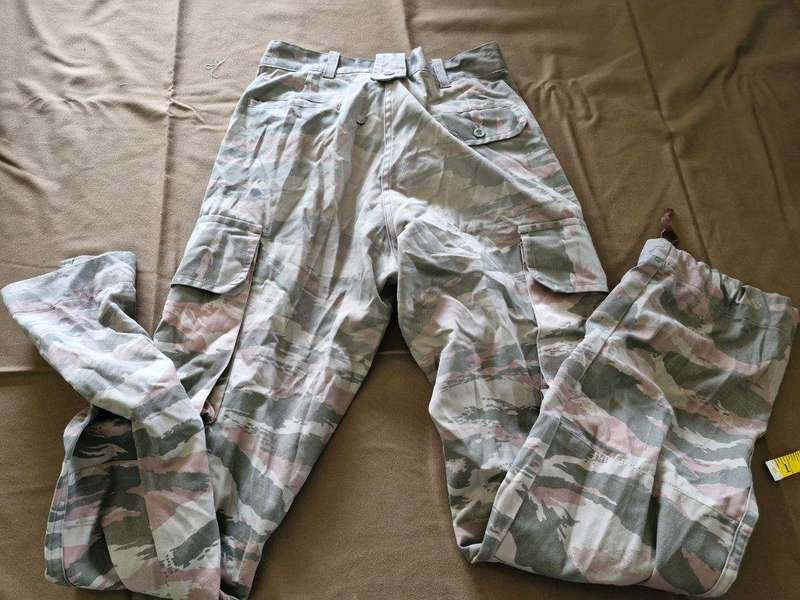 South African Bush War Portuguese Lizard pattern camo trousers. 38 Cm across waist