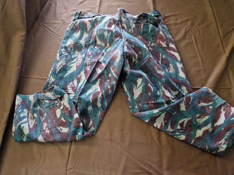 Egyptian Green Vertical Lizard Camo trousers. 51 Cm across waist.
