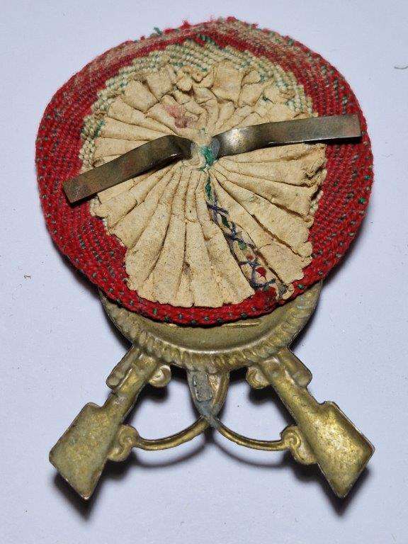 WW2 ITALIAN 40th Infantry Badge with rosette. Missing one set of folding plates