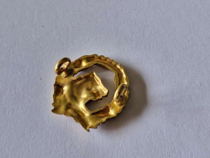 Regiment Kemp collar Badge.