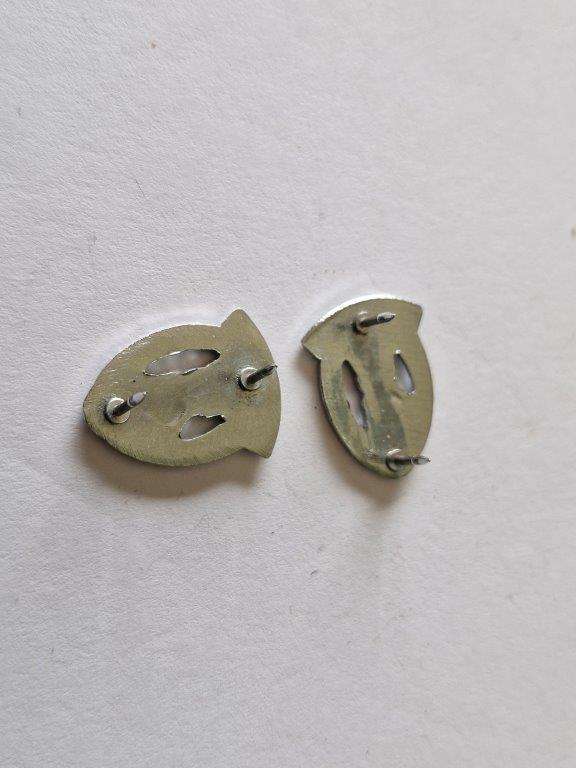 SADF Armoured Corps collar badges.