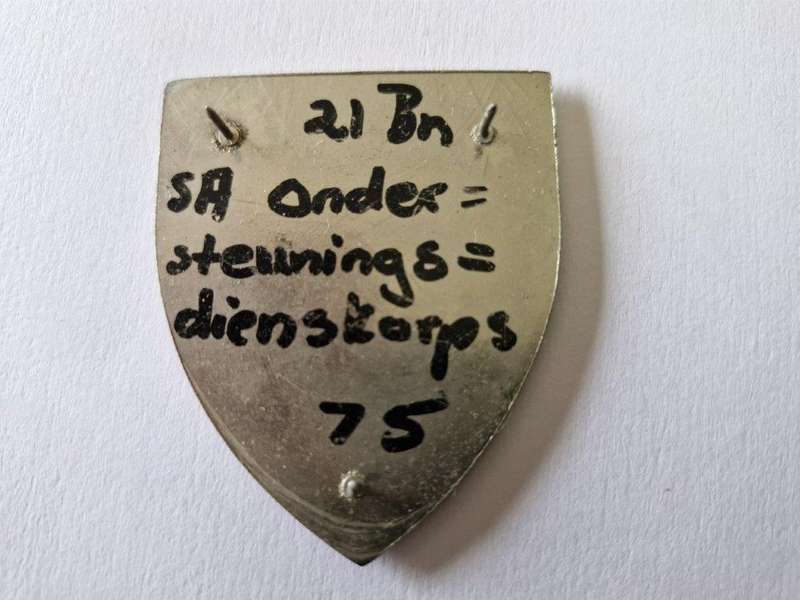21 Battalion shoulder flash. Pins Intact