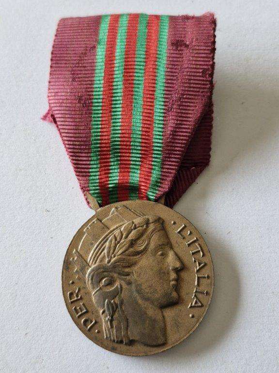 Italy Volunteer war service medal 20 Years