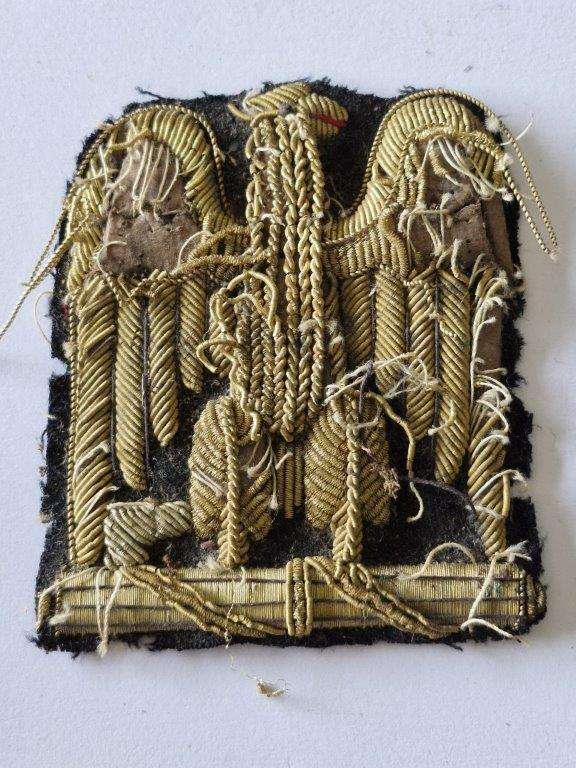 Unknown Italian WWII badge. Damaged 2