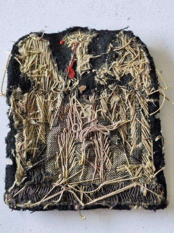 Unknown Italian WWII badge. Damaged 2