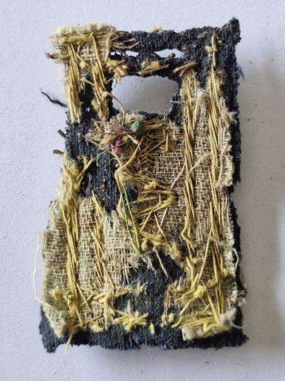 Unknown Italian WWII badge. Damaged and brittle 3