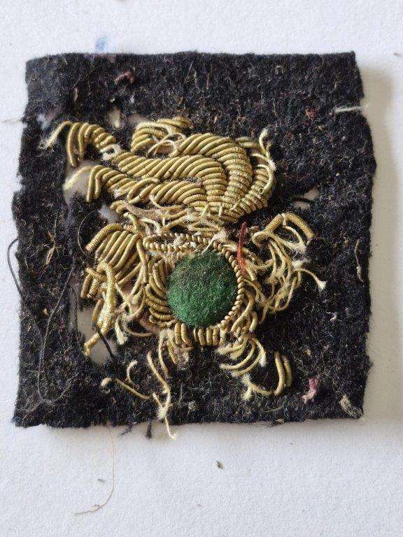 Unknown Italian WWII badge. Damaged and brittle 4