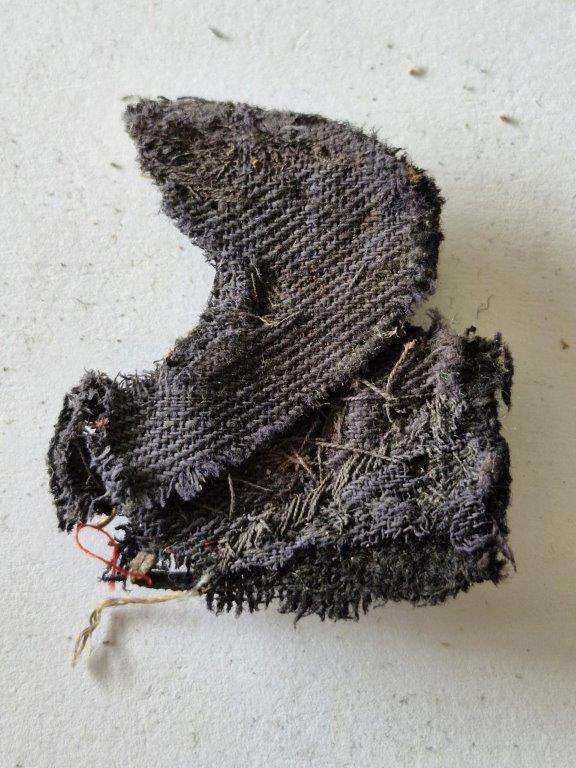 Unknown Italian WWII badge. Damaged and brittle 10 Small