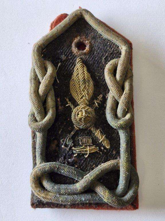 Unknown Italian WWII Rank Epaulette. Damaged and brittle 2