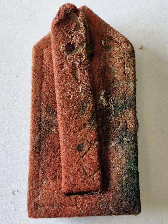 Unknown Italian WWII Rank Epaulette. Damaged and brittle 2
