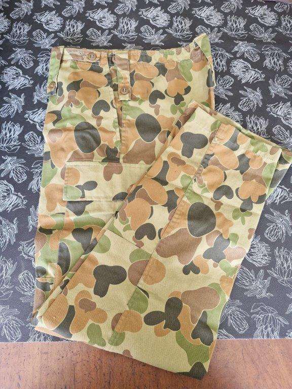Australian Disruptive camo pattern Trousers. 37 Cm across waist.