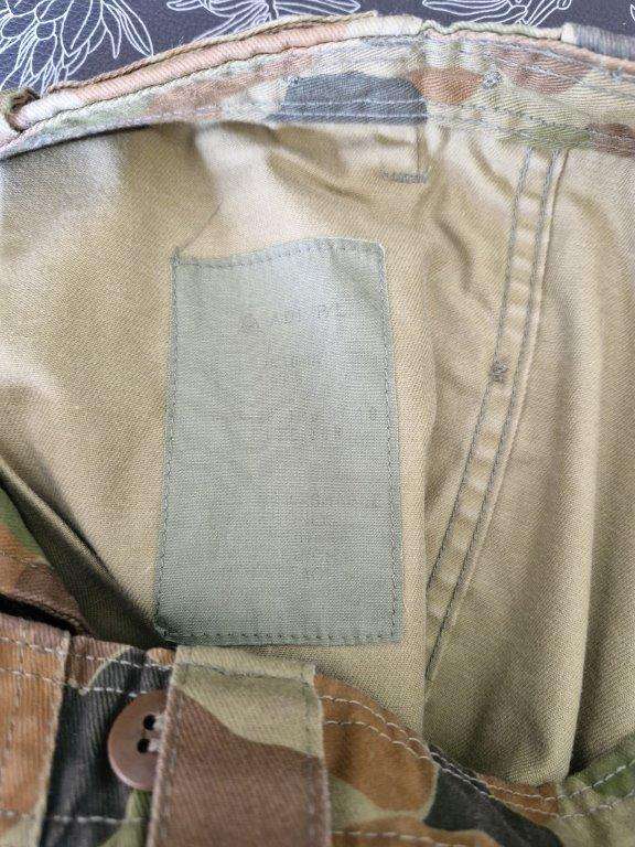 Australian Disruptive camo pattern Trousers. 37 Cm across waist.