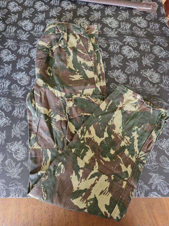 Portuguese Lizard Pattern camo trousers. 39 Cm Across waist.