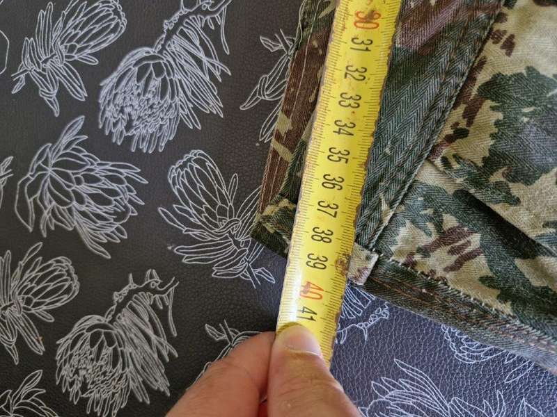 Portuguese Lizard Pattern camo trousers. 39 Cm Across waist.