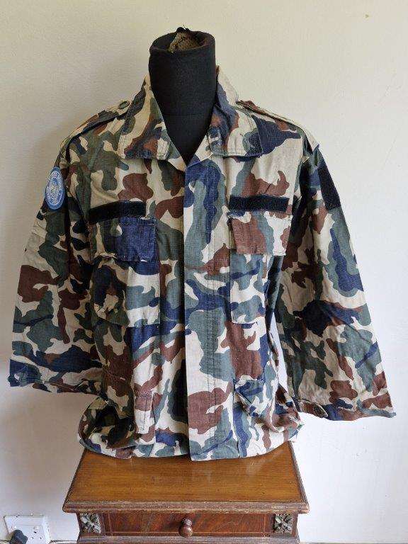 Unknown Camo Jacket. 52 Cm Armpit to Armpit. Has a tear