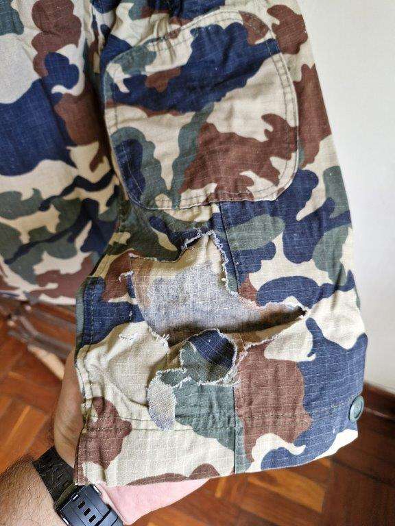 Unknown Camo Jacket. 52 Cm Armpit to Armpit. Has a tear