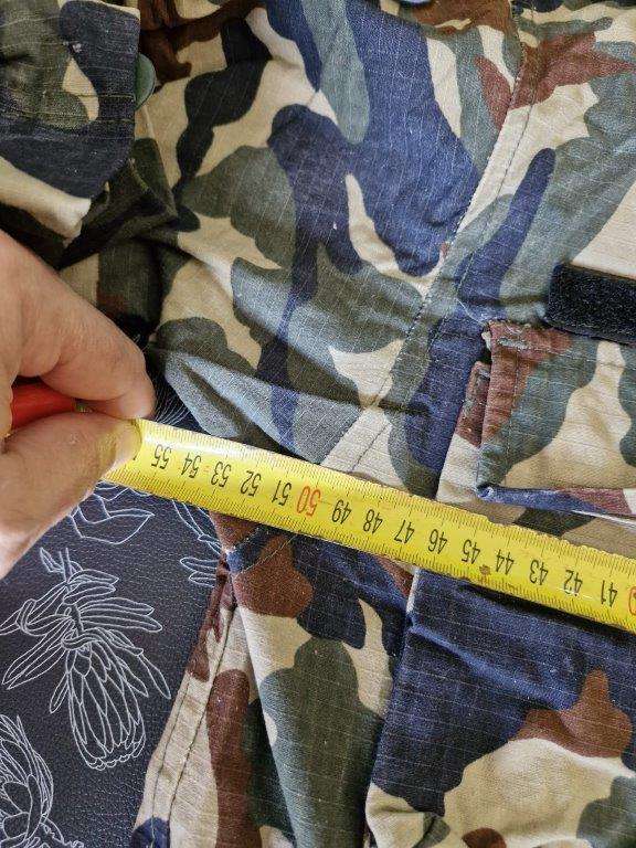 Unknown Camo Jacket. 52 Cm Armpit to Armpit. Has a tear