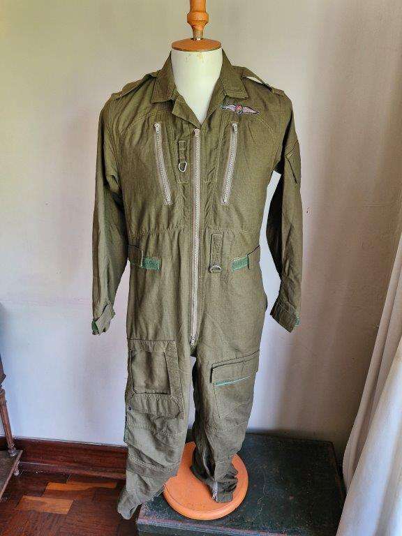 SAAF Flight Suit with survival knife. 46 Cm Armpit to Armpit. Scales one side of knife broken.