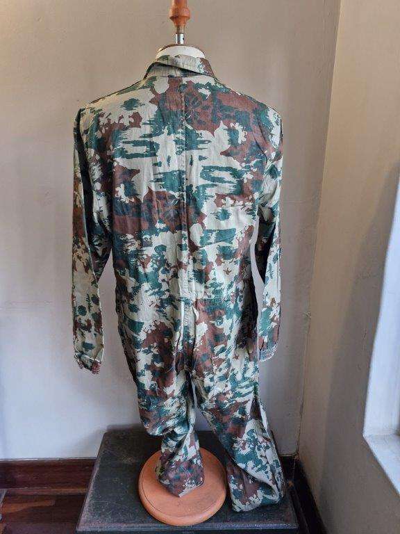 SAP 1st pattern Star Burst Cammo overall. Pockets looks to have been re-stitched. Cm Armpits