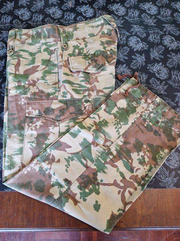 SAP 1st pattern Cammo trousers. 42 Cm Across waist. Missing some buttons.