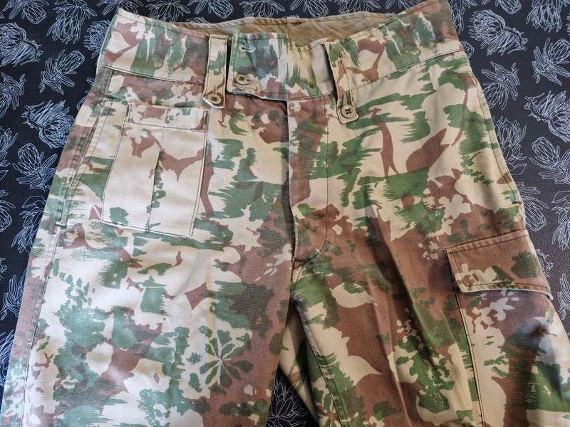 SAP 1st pattern Cammo trousers. 42 Cm Across waist. Missing some buttons.