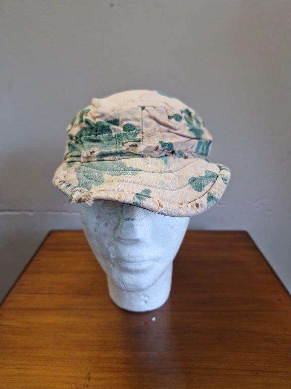 Unknown Camo cap, wellworn. 55 Cm. Hunter Group?