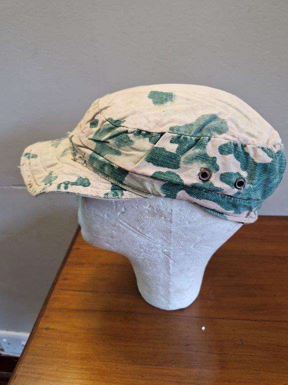 Unknown Camo cap, wellworn. 55 Cm. Hunter Group?