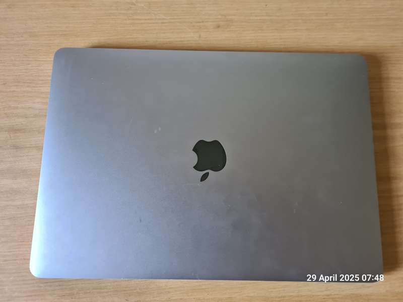 Macbook Pro 2018 13" - Cracked screen- For spares/repair