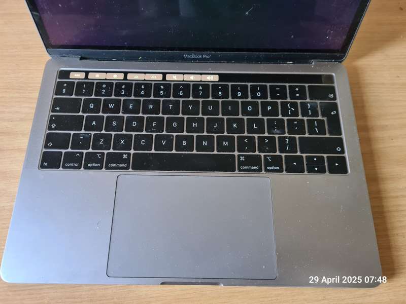 Macbook Pro 2018 13" - Cracked screen- For spares/repair