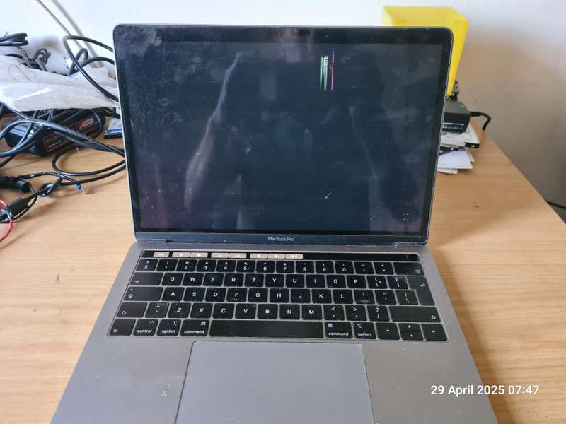 Macbook Pro 2018 13" - Cracked screen- For spares/repair