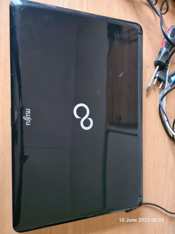 Fijutsu Lifebook AH 530 for spares/repair