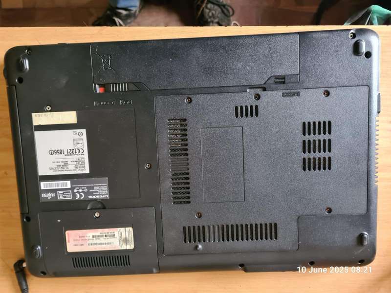 Fijutsu Lifebook AH 530 for spares/repair