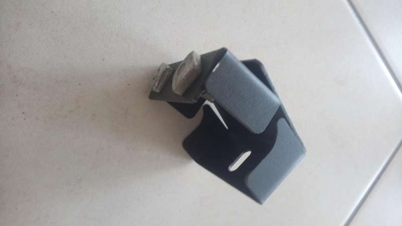 Vehicle roof rack brackets