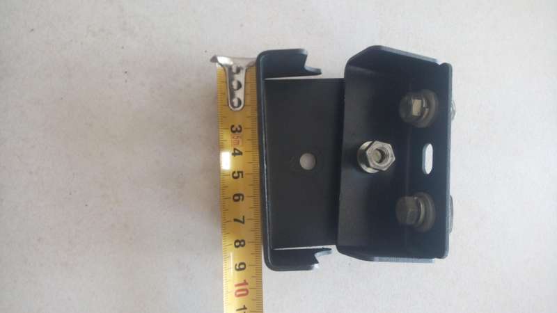 Vehicle roof rack brackets