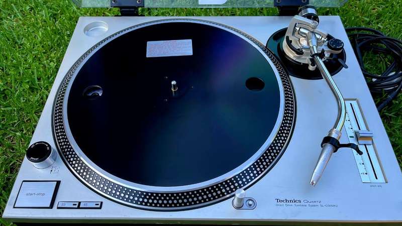 Technics SL1200 Turntable