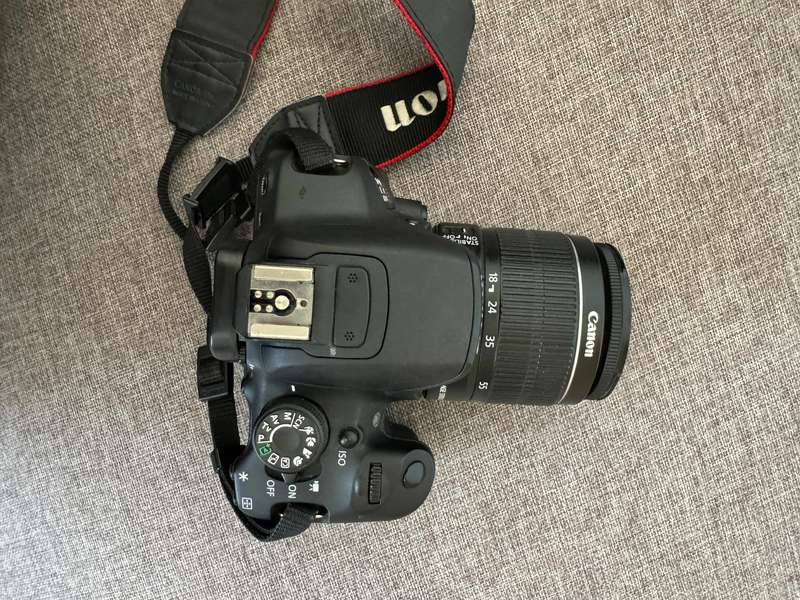 Canon EOS 700D + EF-S 18-55mm 3.5-5.6 kit lense + accesories
