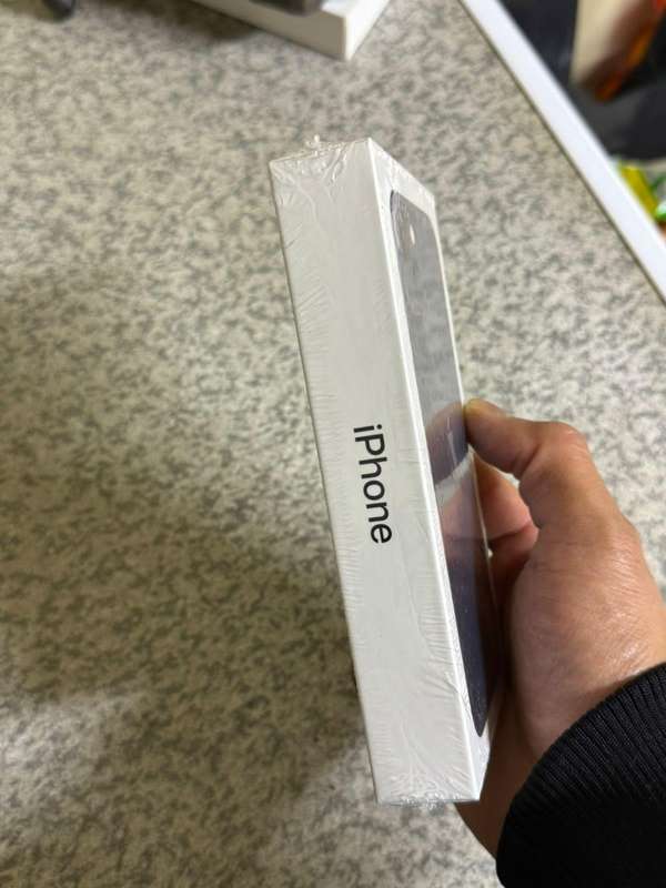 iPhone 13 - 128gb SEALED