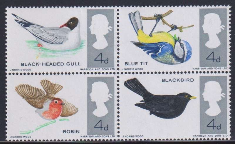 GREAT BRITAIN 1966 BIRDS BLOCK WITH "LEGS OMITTED" ON 4d BLACKBIRD UM